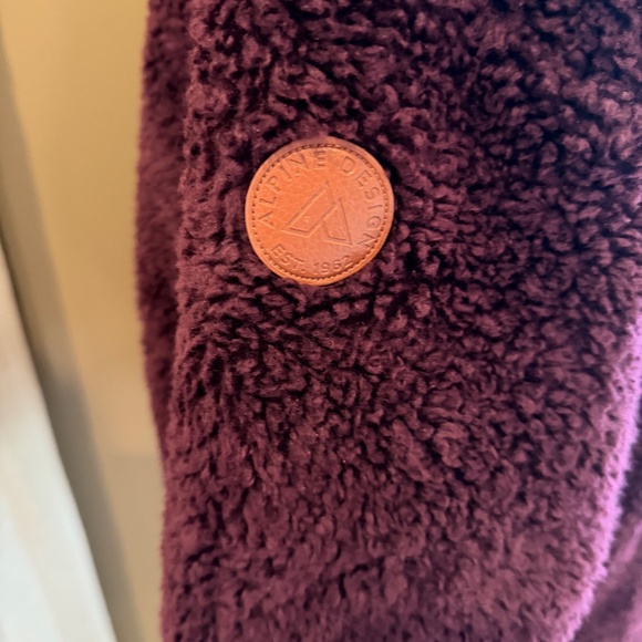 Alpine Design Women's Ultra Soft Wine Sherpa 1/4 Zip Jacket, Size Large - Picture 5 of 13